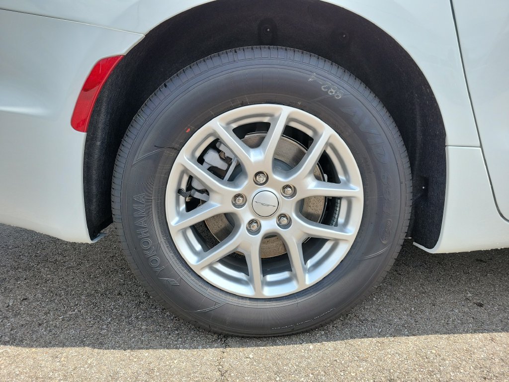 New 2027 Chrysler Pacifica LX FWD image 6