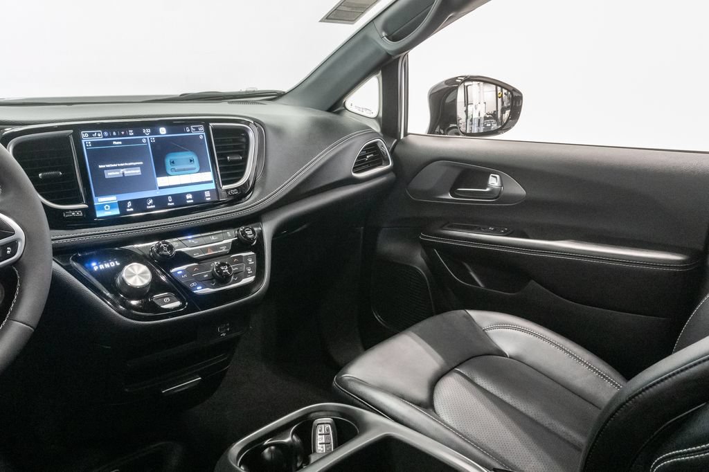 New 2026 Chrysler Pacifica Select FWD image 11