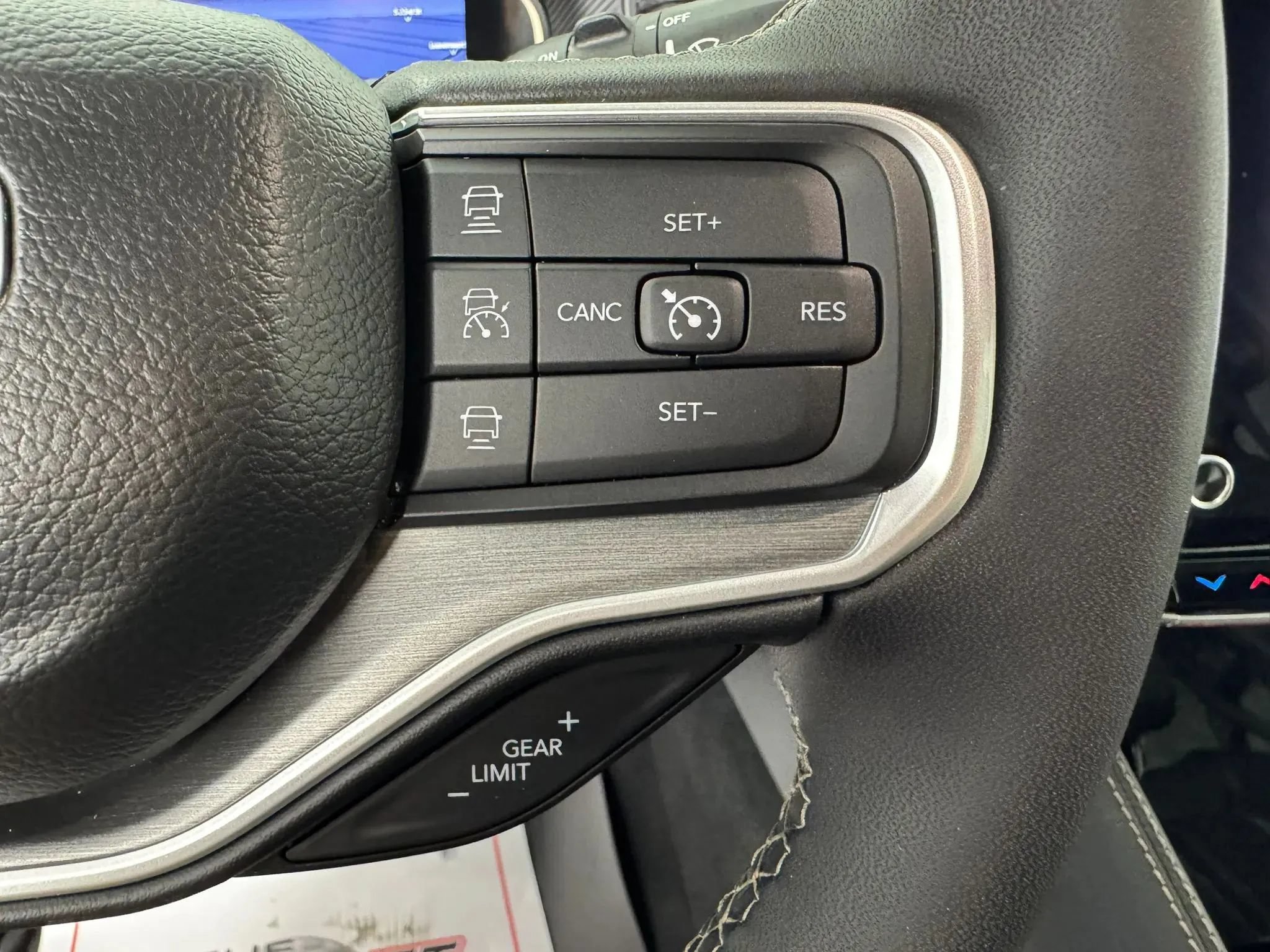Used 2025 Jeep Wagoneer Series II AWD/4WD image 16