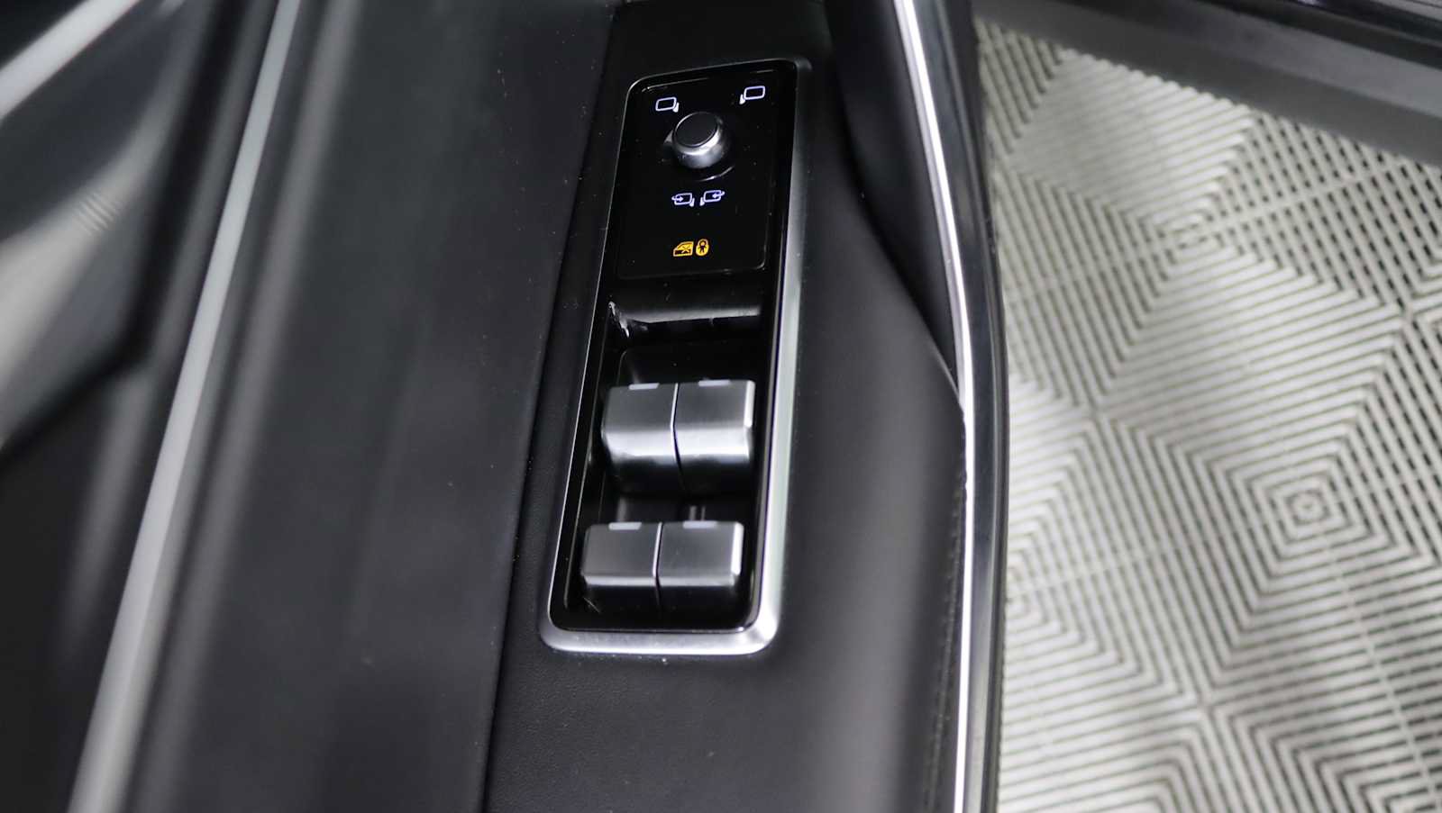 Used 2021 Jaguar F-PACE S AWD/4WD image 16