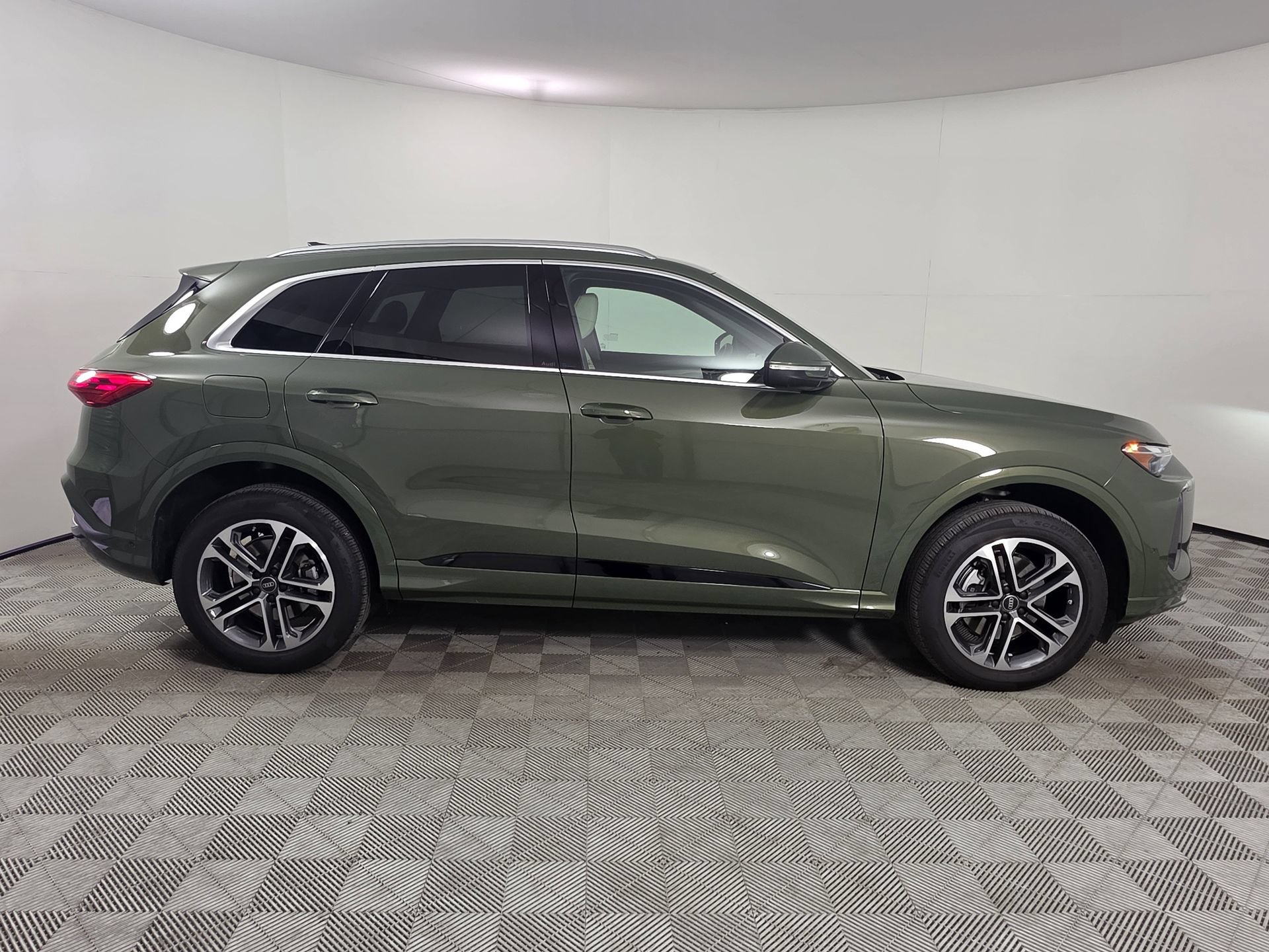 Certified 2025 Audi Q5 Premium w/ Convenience Package AWD/4WD image 8