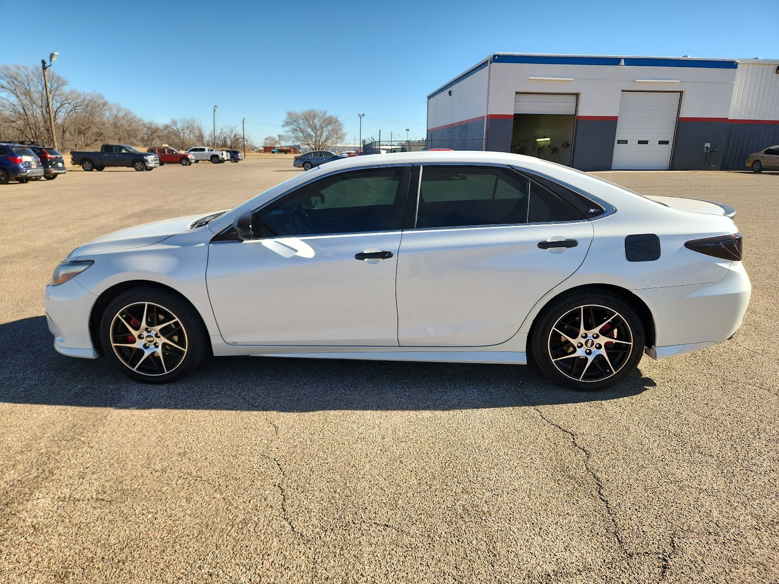 Used 2016 Toyota Camry XLE image 2