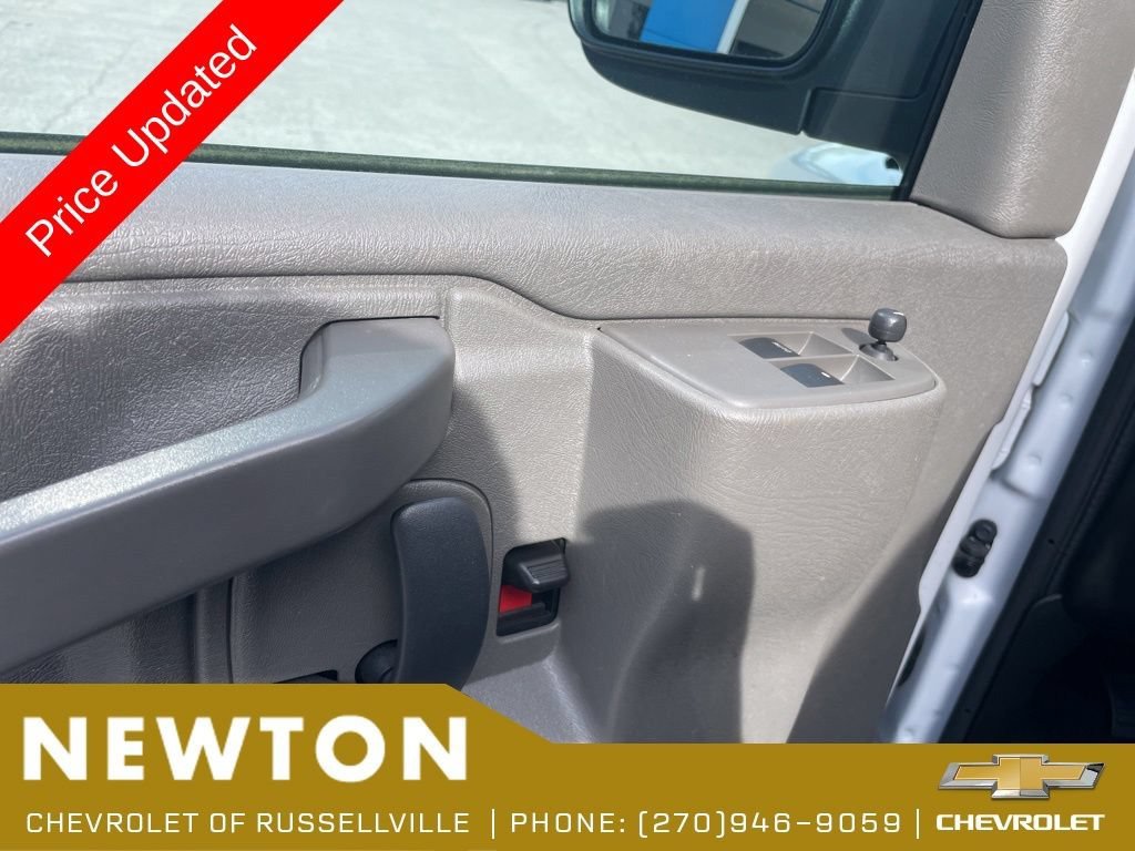 Used 2024 Chevrolet Express 2500 w/ Driver Convenience Package RWD image 9