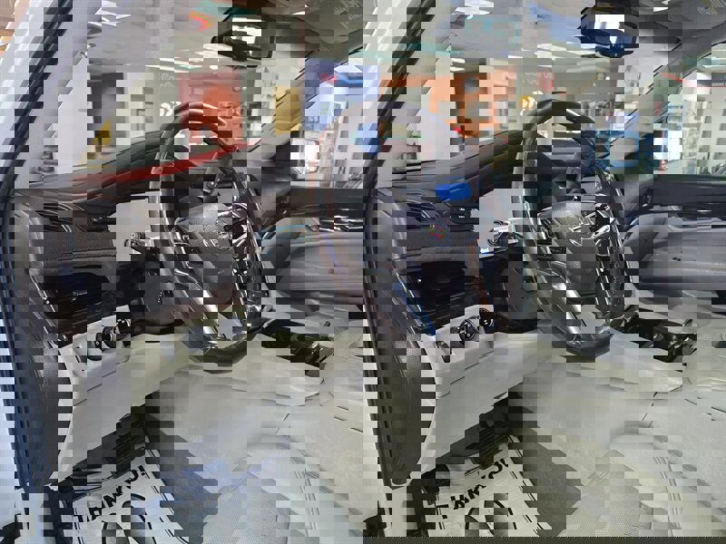 Used 2015 Cadillac Escalade ESV Luxury image 10