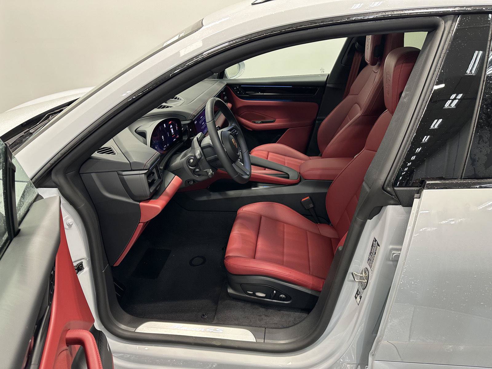 New 2026 Porsche Macan 4S Electric AWD/4WD image 17