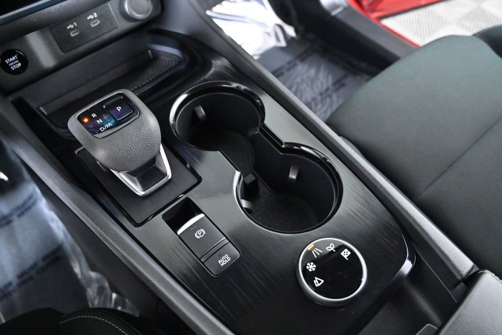 Used 2024 Nissan Rogue S AWD/4WD image 18