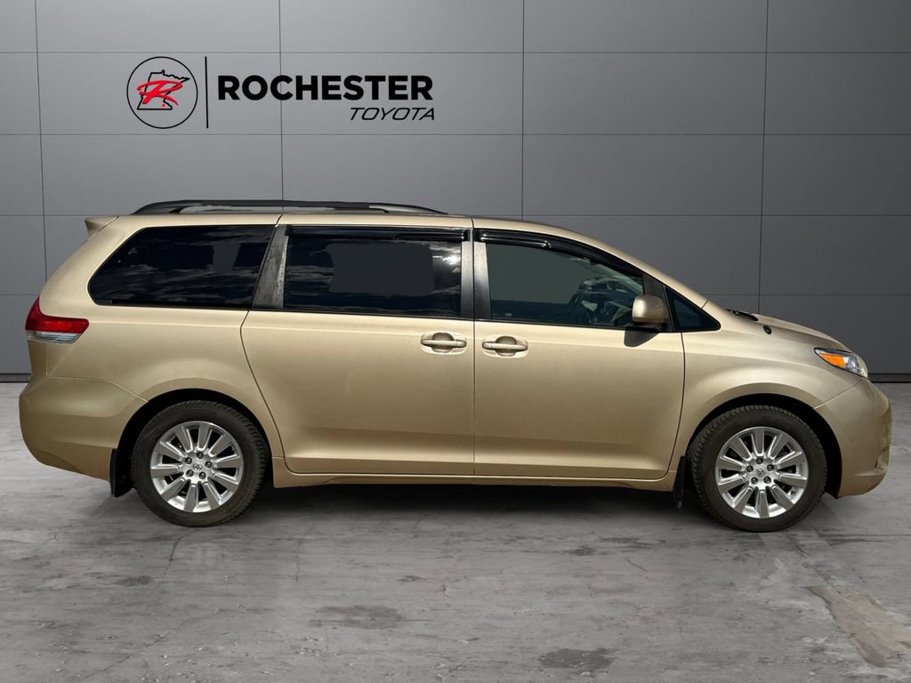 Used 2012 Toyota Sienna XLE AWD/4WD image 6