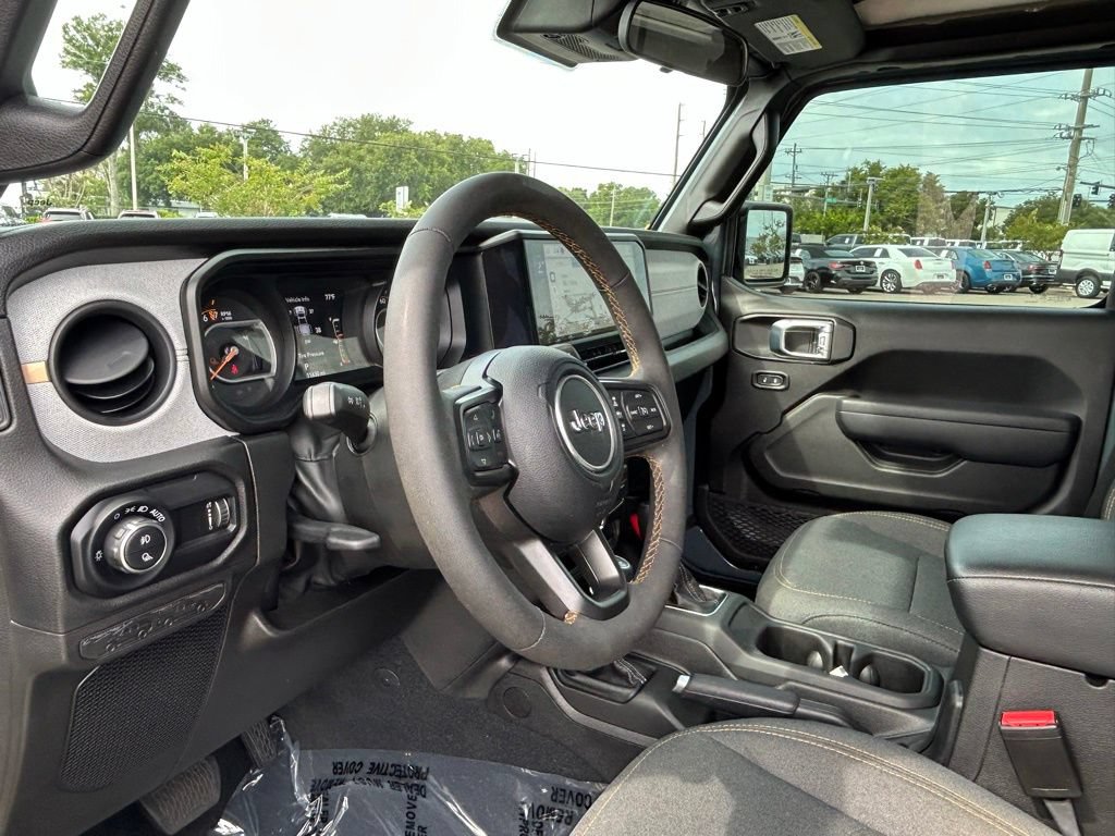 Used 2024 Jeep Gladiator Sport AWD/4WD image 16
