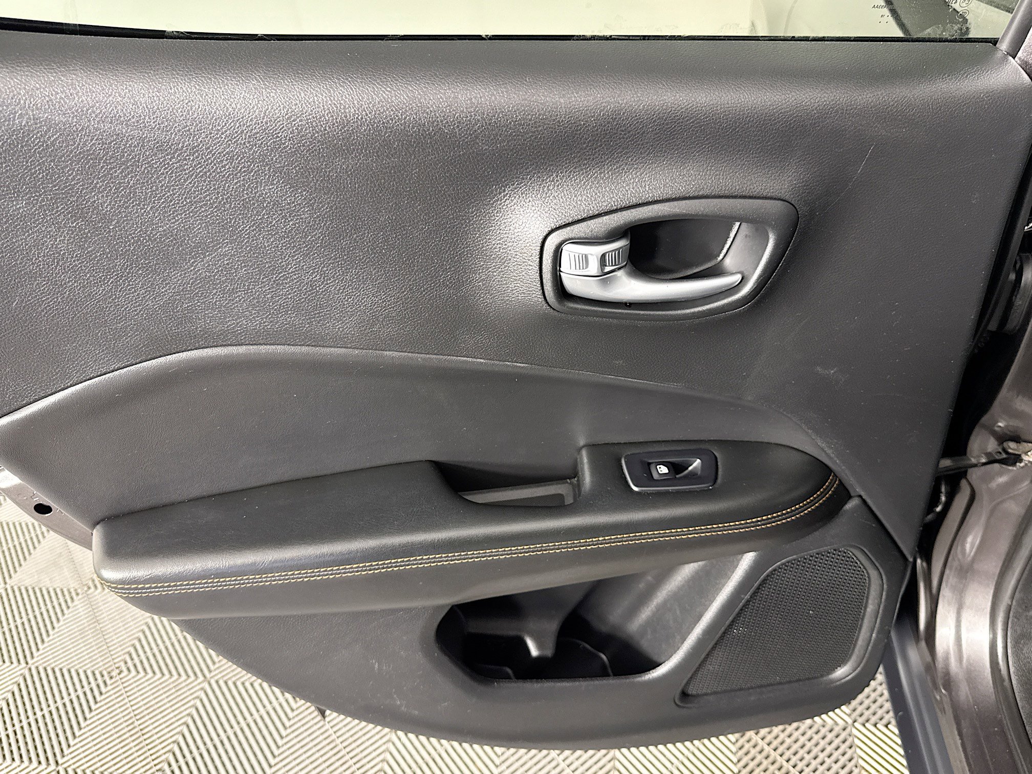 Used 2018 Jeep Compass Limited w/ Navigation Group FWD image 25