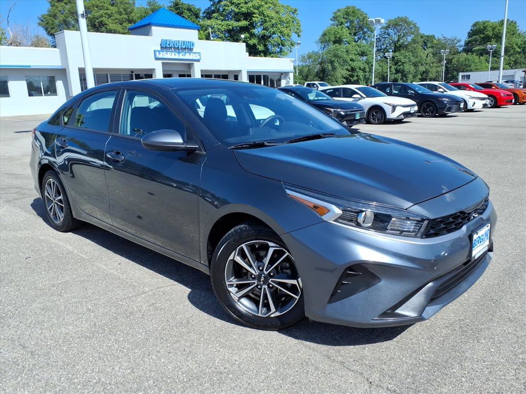 Used 2023 Kia Forte LXS FWD image 2