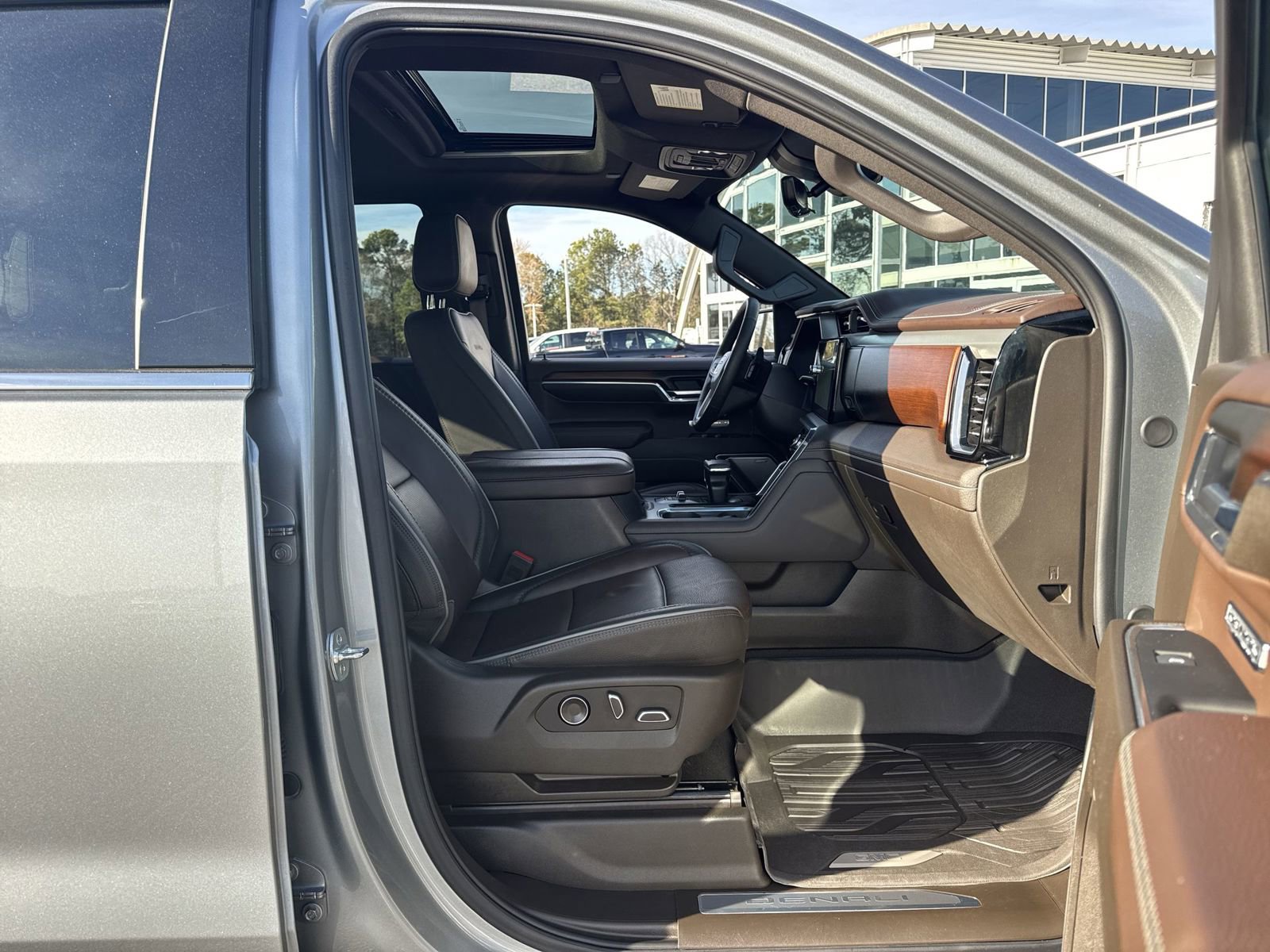 Used 2025 GMC Sierra 1500 Denali w/ Denali Reserve Package AWD/4WD image 33