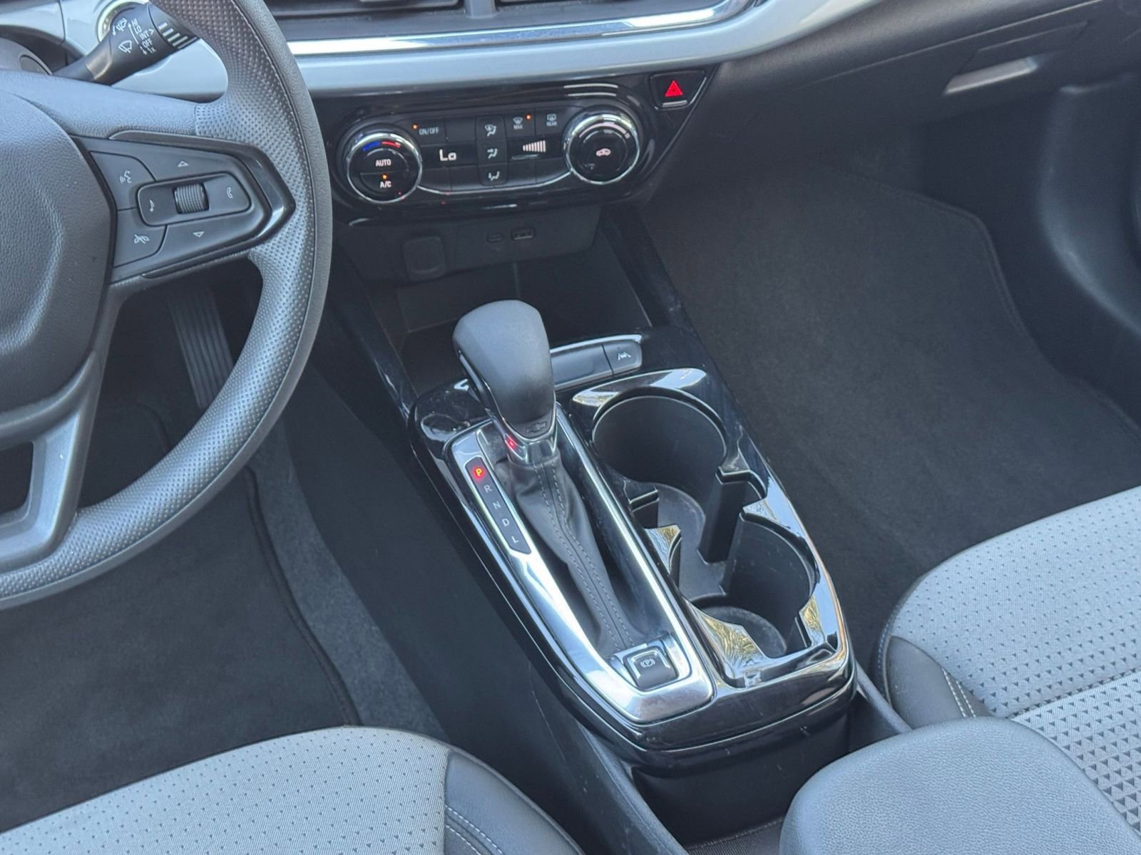 Used 2025 Chevrolet Trax LT FWD image 41