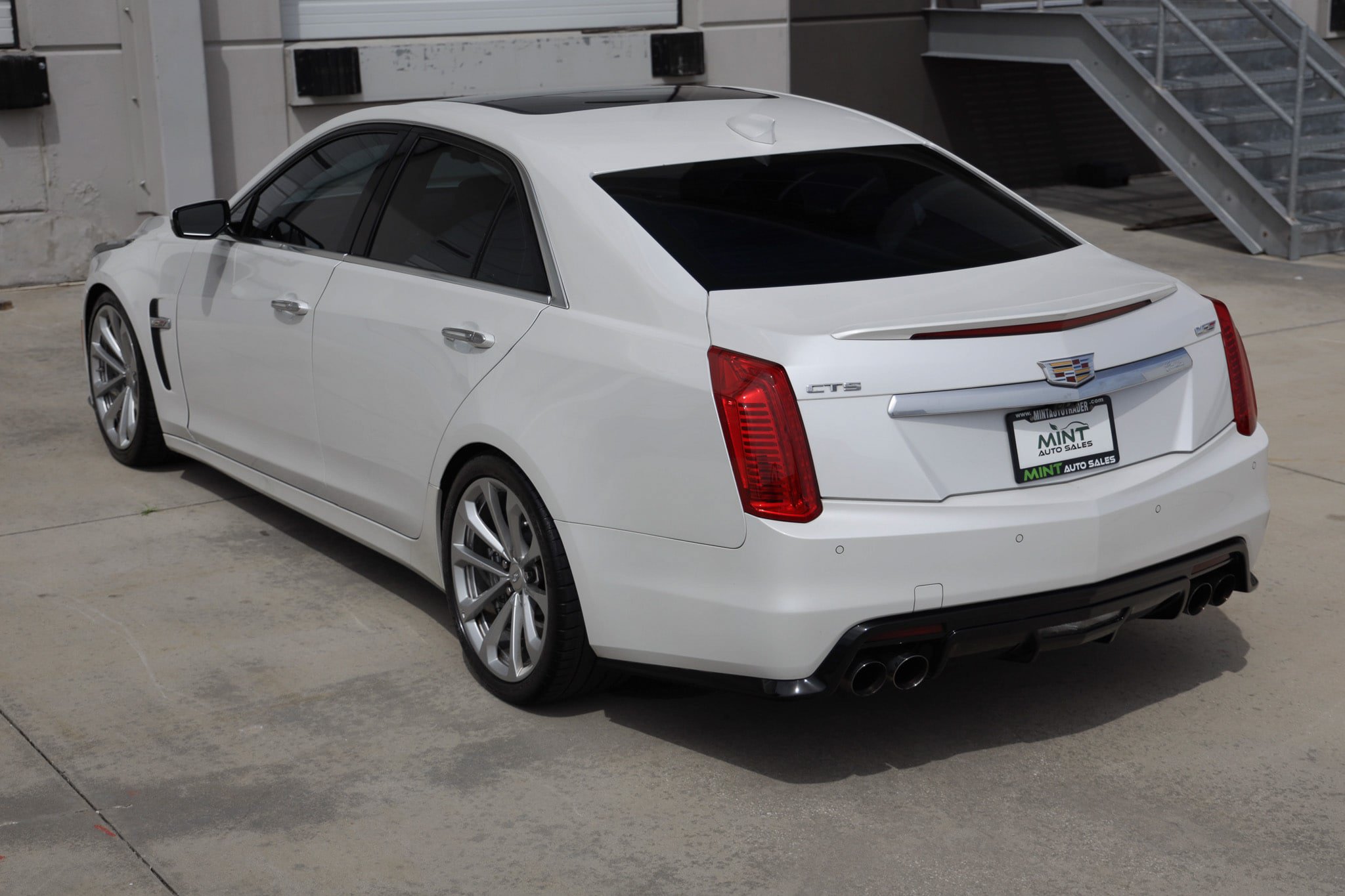 Used 2018 Cadillac CTS V w/ Luxury Package RWD image 8