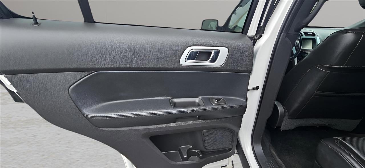 Used 2014 Ford Explorer Limited w/ Equipment Group 302A AWD/4WD image 16