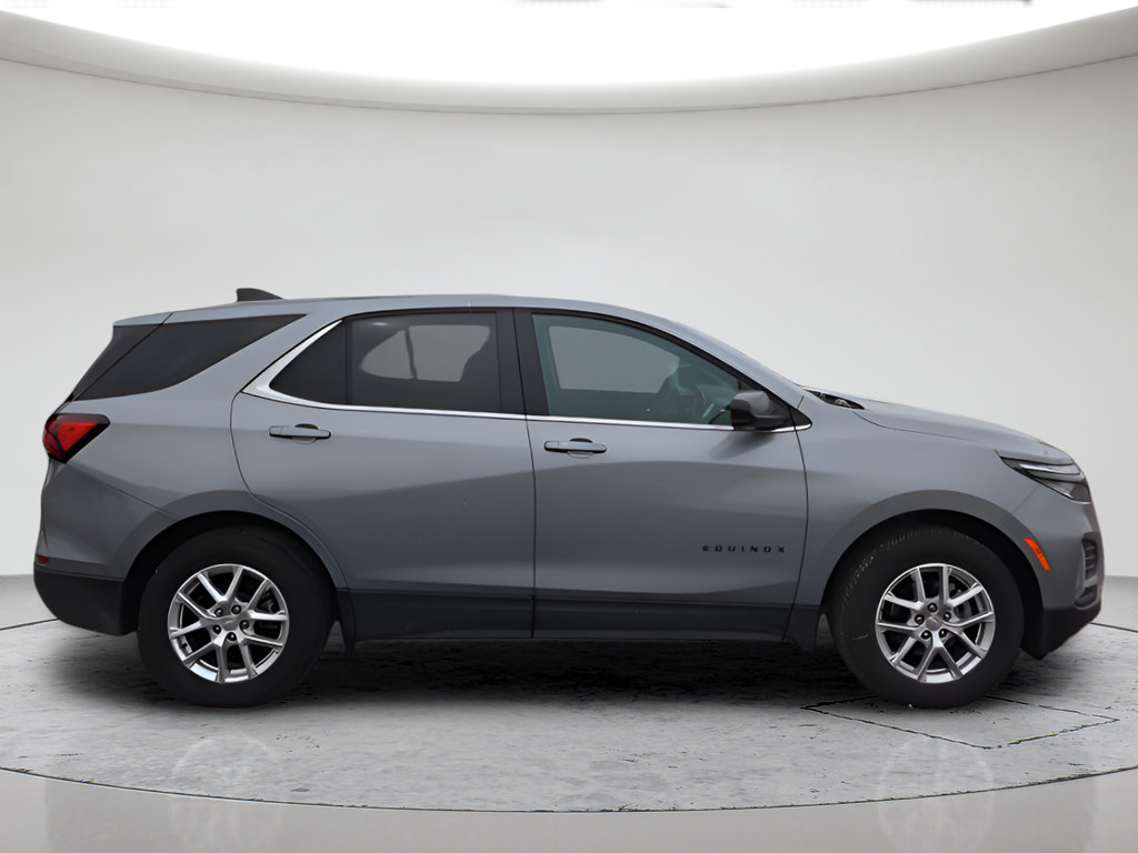 Used 2024 Chevrolet Equinox LT w/ LPO, Blackout Package AWD/4WD image 2