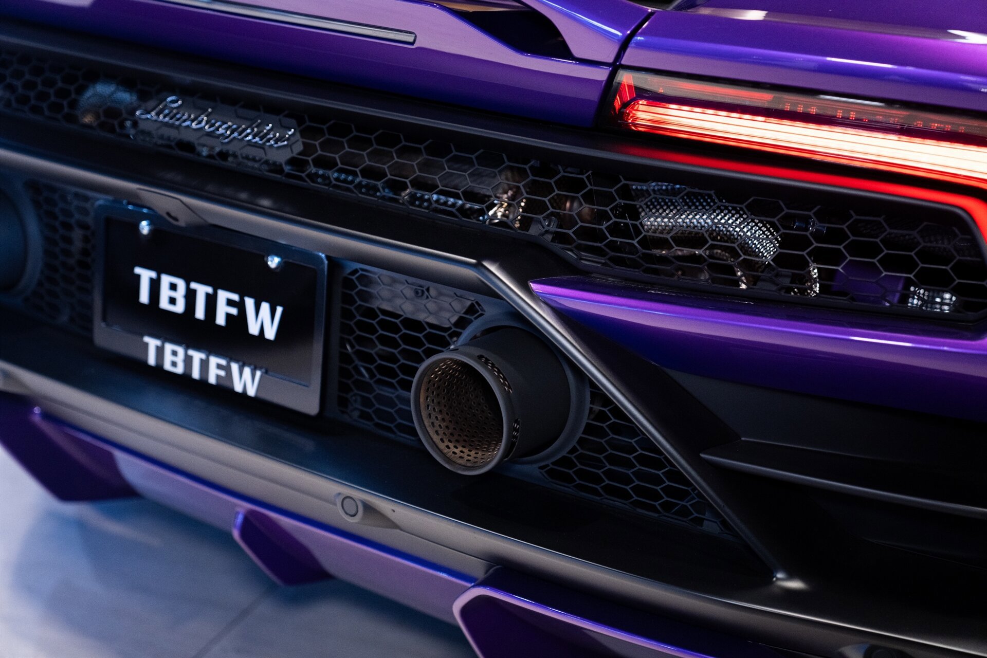 Used 2023 Lamborghini Huracan EVO RWD image 17