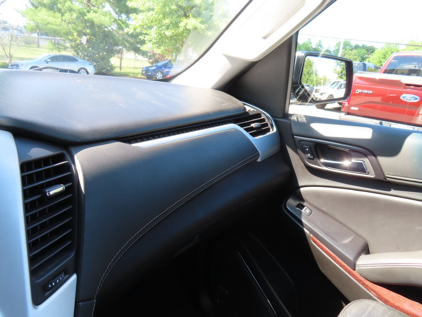 Used 2020 GMC Yukon XL SLT w/ Premium Edition AWD/4WD image 23