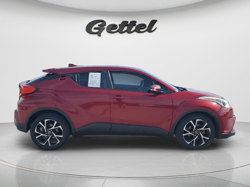 Used 2018 Toyota C-HR XLE image 3