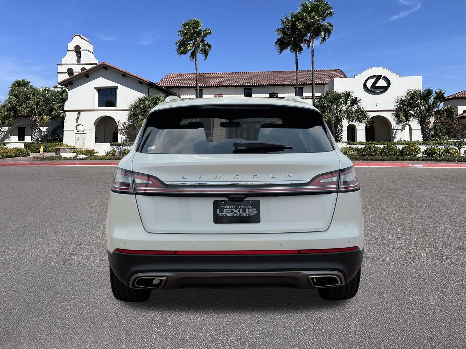 Used 2022 Lincoln Nautilus Reserve w/ Equipment Group 201A image 3