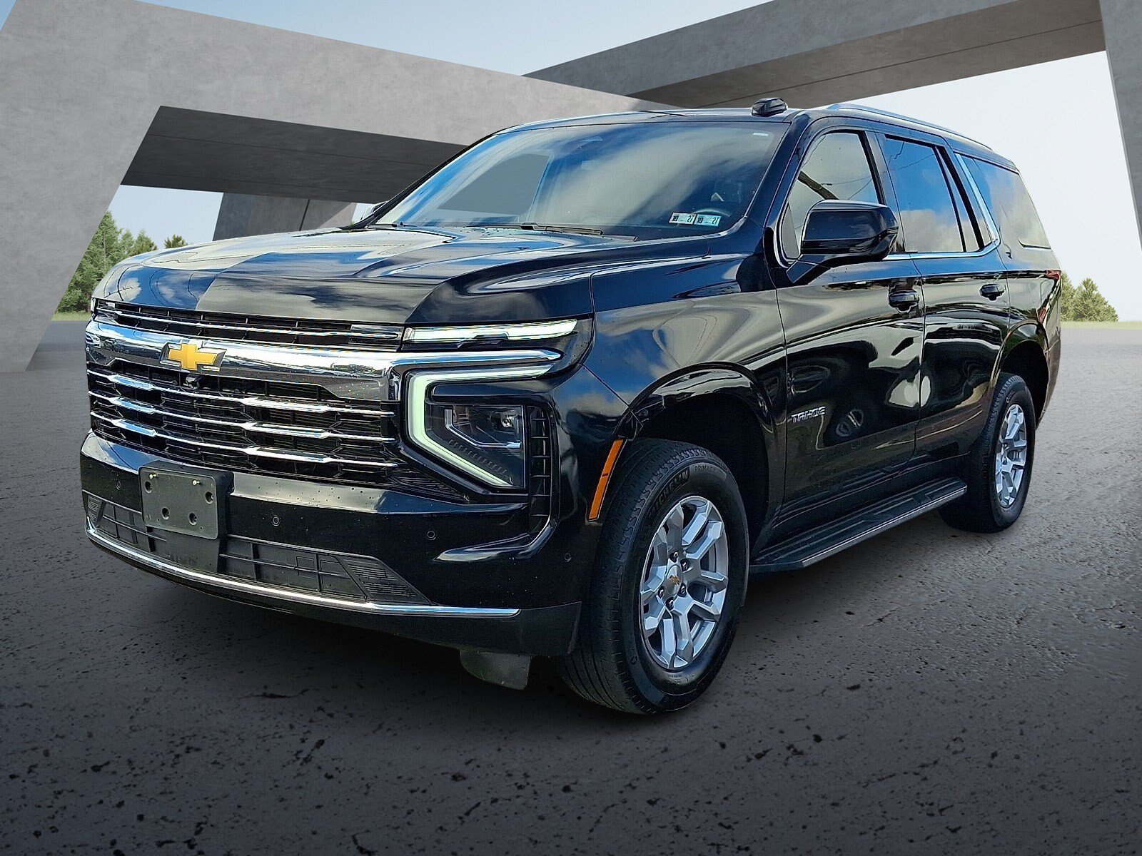 Used 2025 Chevrolet Tahoe LT AWD/4WD image 3