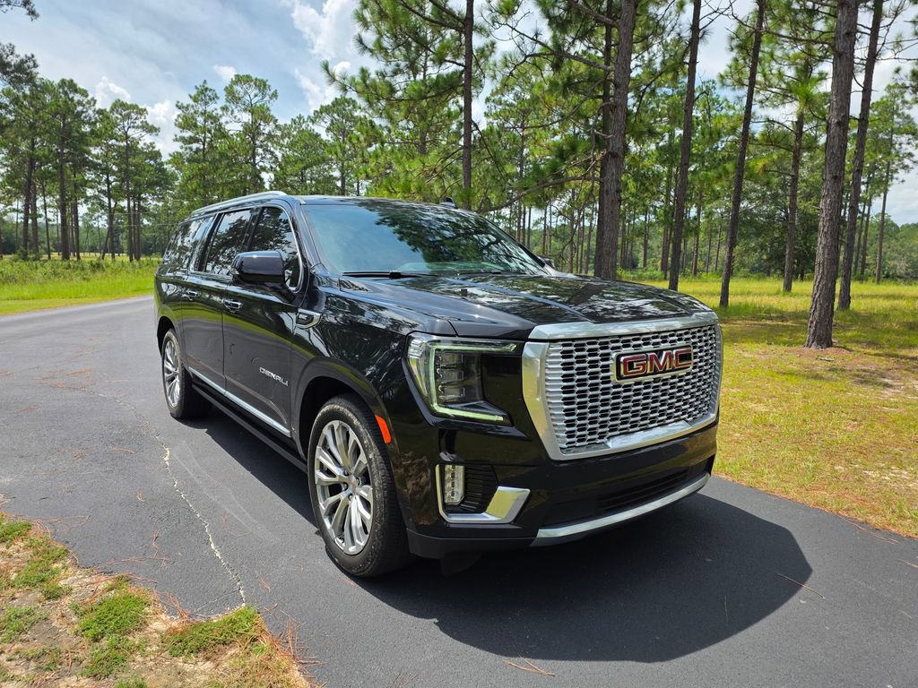 Used 2024 GMC Yukon XL Denali w/ Denali Reserve Package AWD/4WD image 7