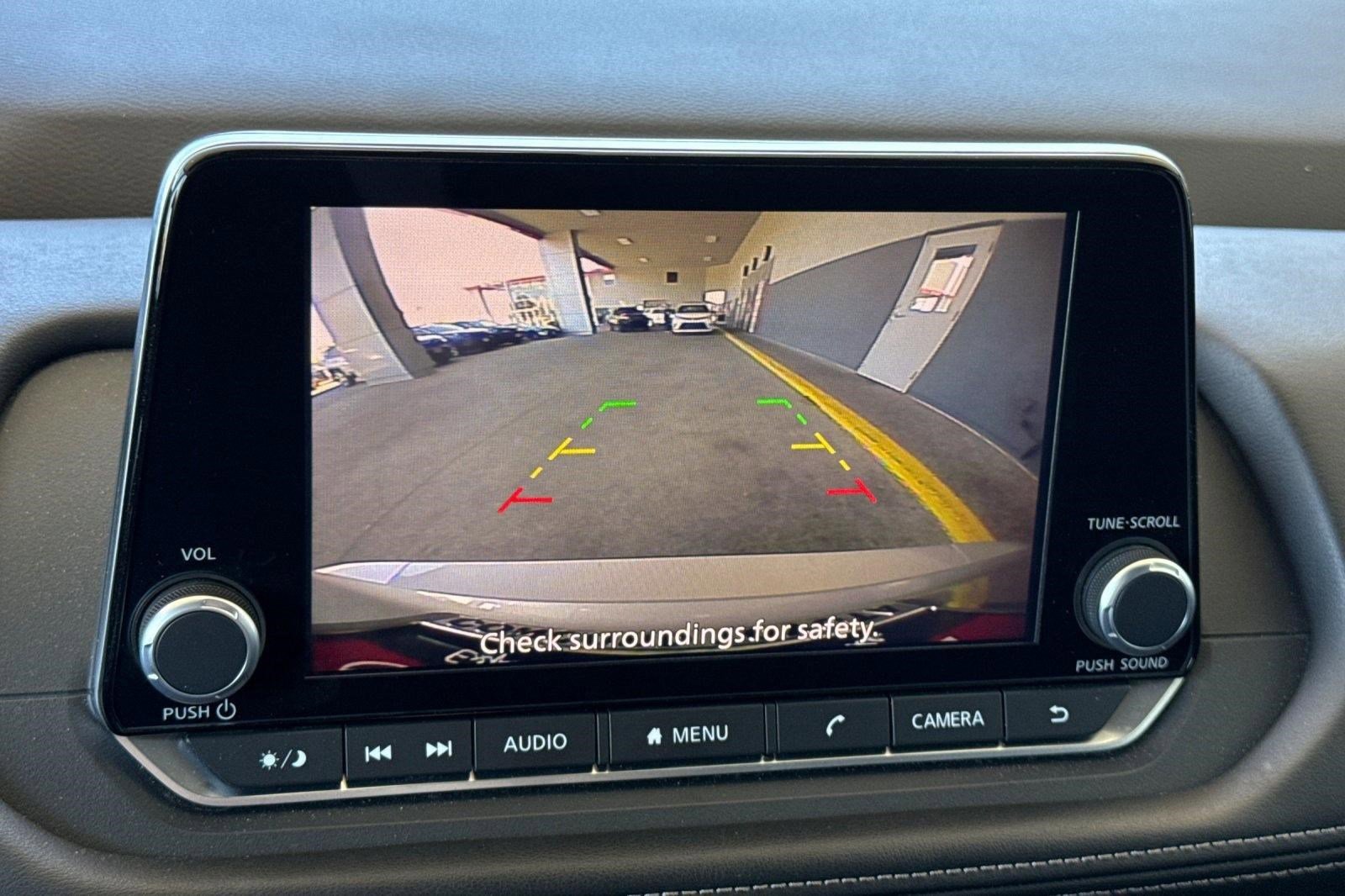Used 2025 Nissan Rogue SV image 17