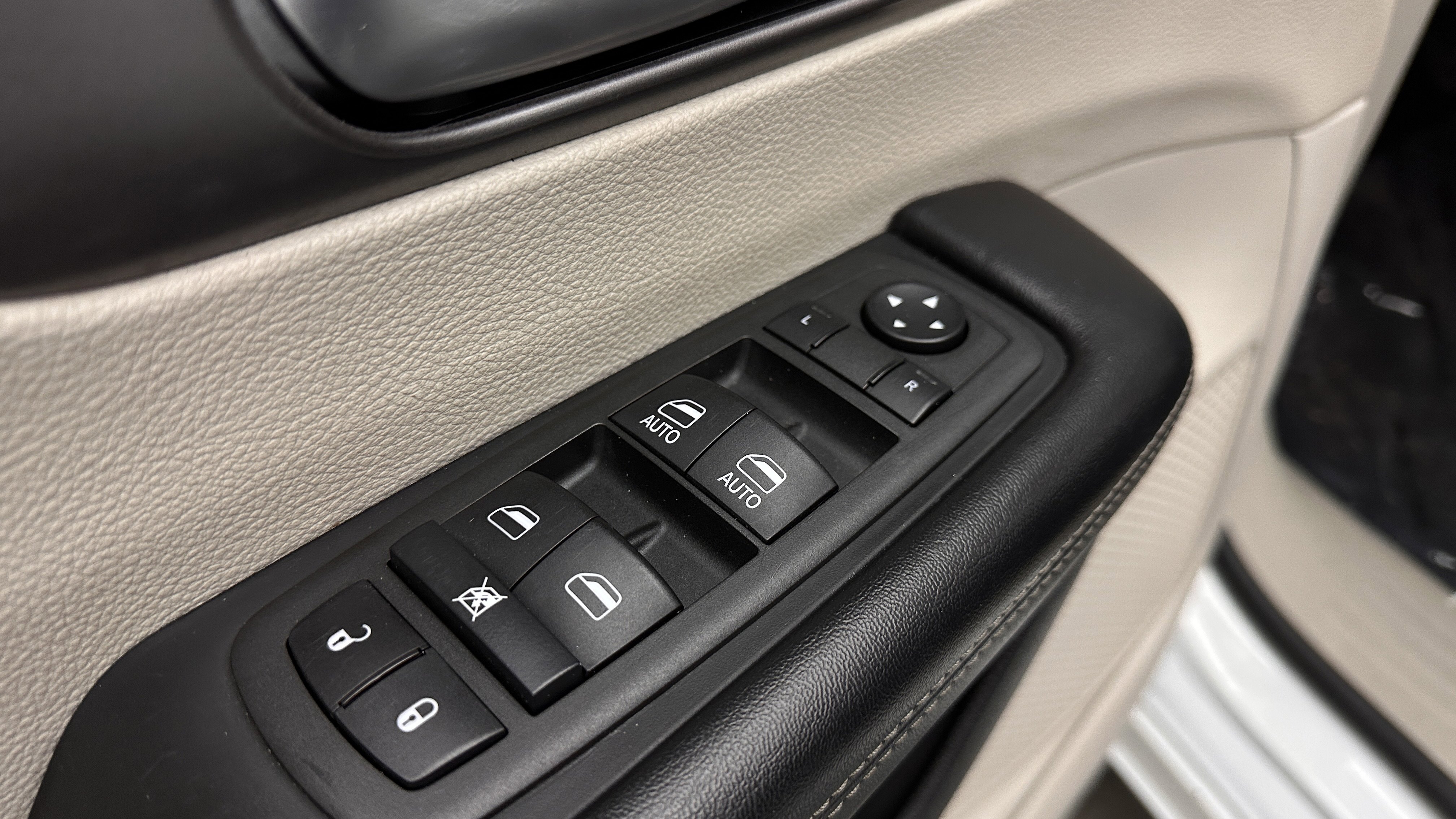 Used 2022 Chrysler Pacifica Touring-L FWD image 12