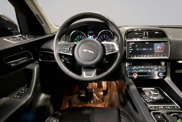 Used 2019 Jaguar F-PACE Prestige AWD/4WD image 5