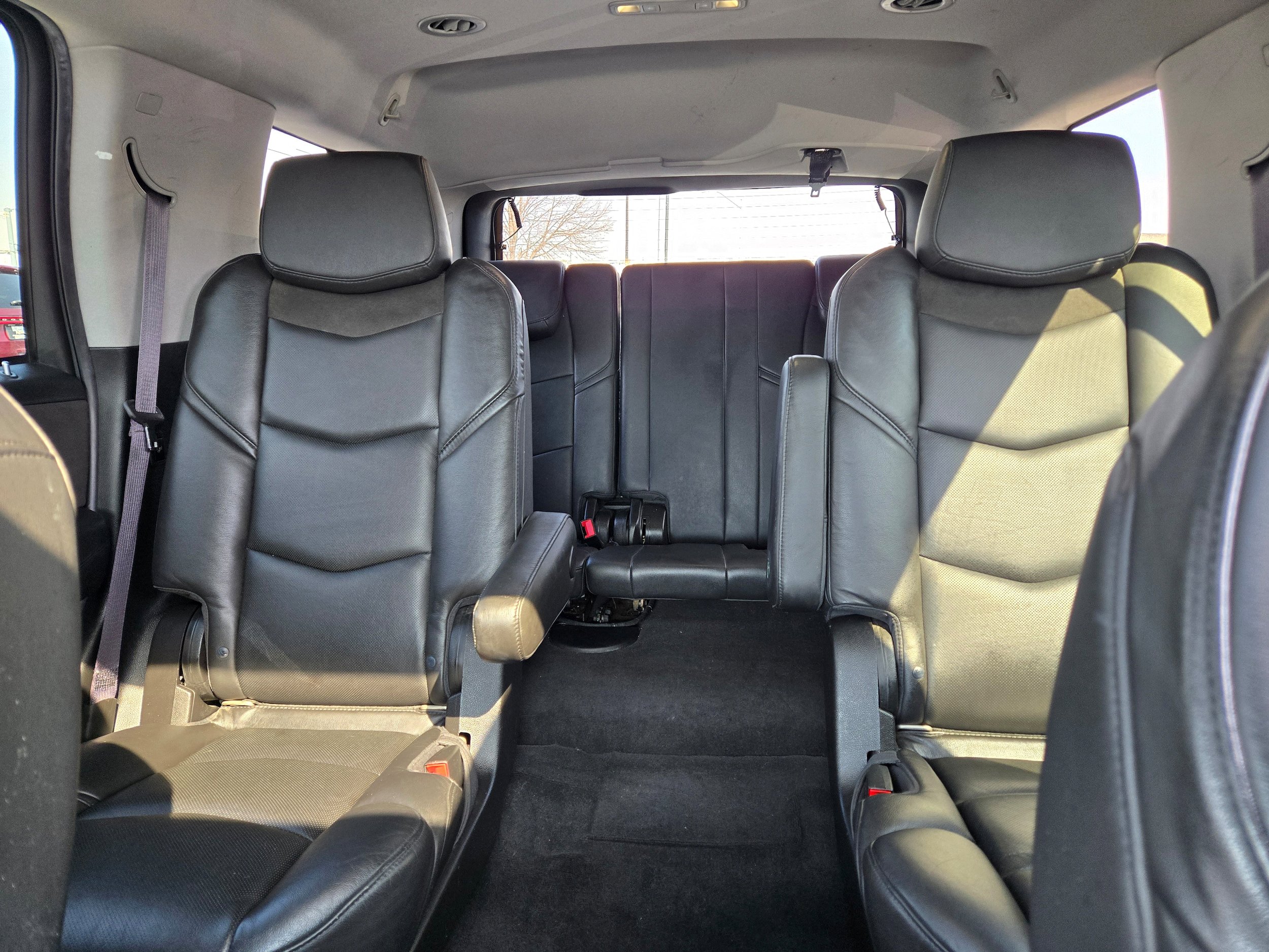 Used 2017 Cadillac Escalade Luxury AWD/4WD image 9