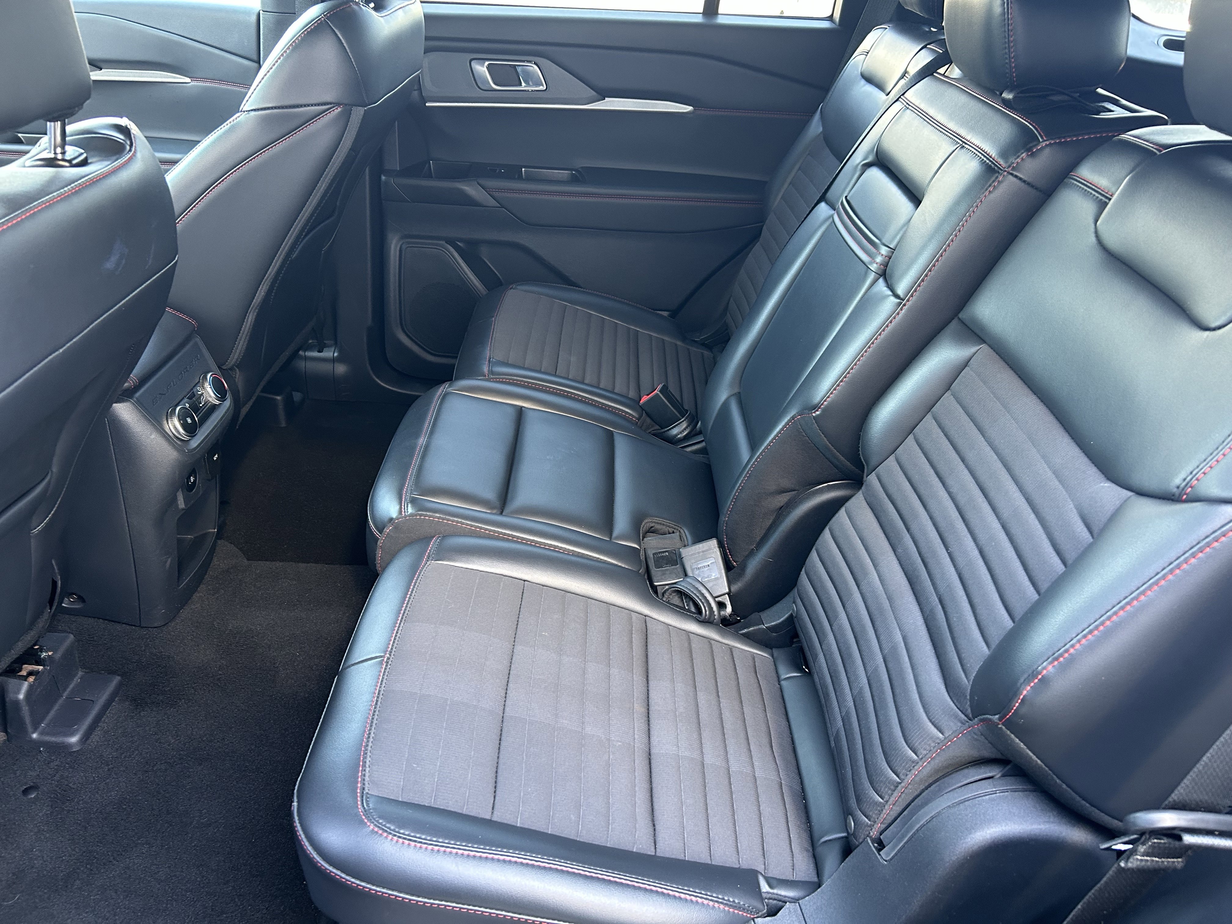 Used 2025 Ford Explorer ST-Line w/ ST-Line Street Pack AWD/4WD image 18
