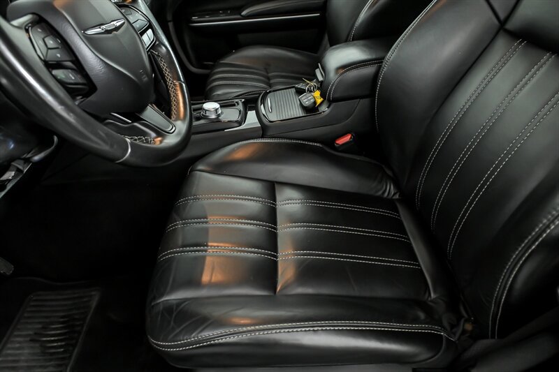 Used 2019 Chrysler 300 S RWD image 17
