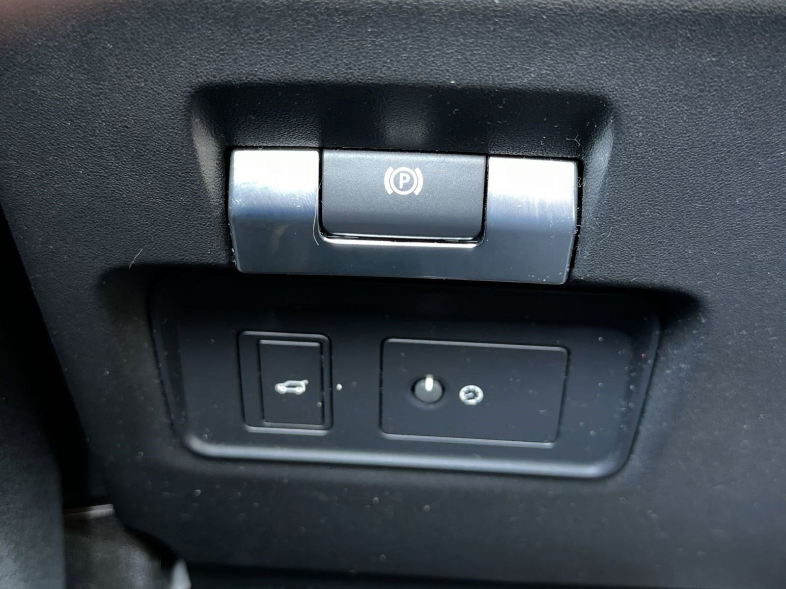 Used 2020 Land Rover Range Rover Evoque R-Dynamic SE image 17