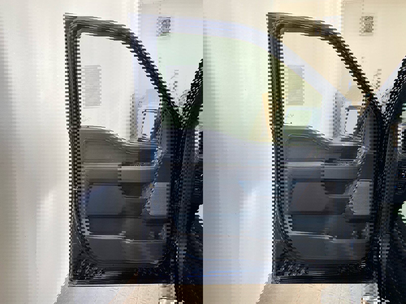 New 2025 Ford F150 Lariat w/ Equipment Group 502A High image 15