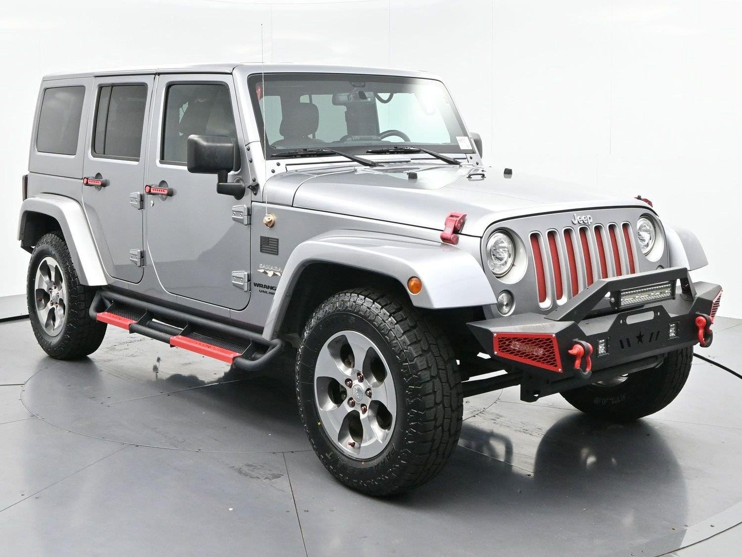 Used 2017 Jeep Wrangler Unlimited Sahara w/ Dual Top Group AWD/4WD image 2