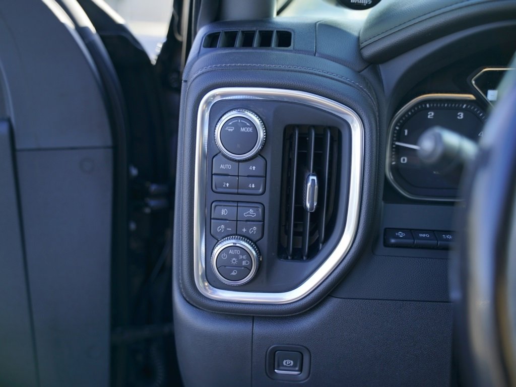 Used 2022 GMC Sierra 2500 Denali w/ Denali Black Diamond Edition image 22