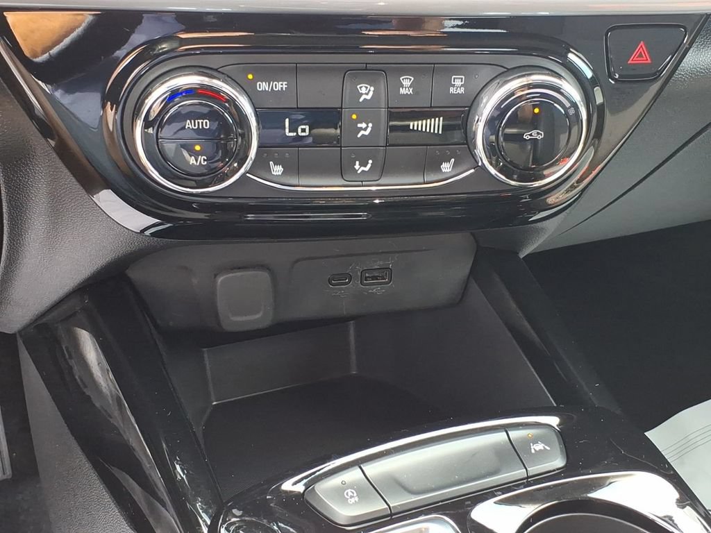 Used 2024 Chevrolet Trax LT w/ Driver Confidence Package FWD image 18