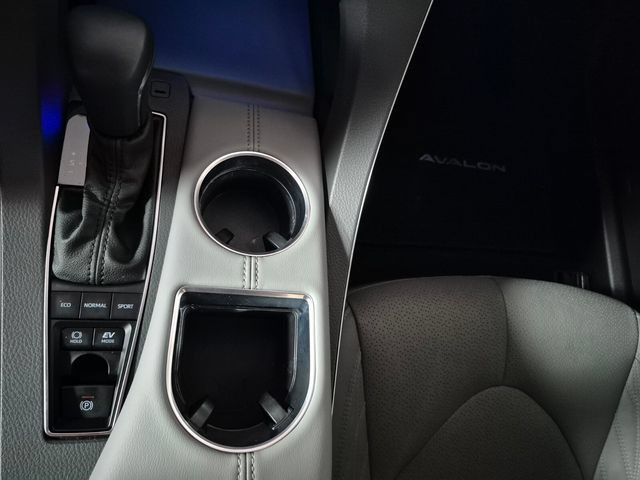 Certified 2022 Toyota Avalon Limited FWD image 27