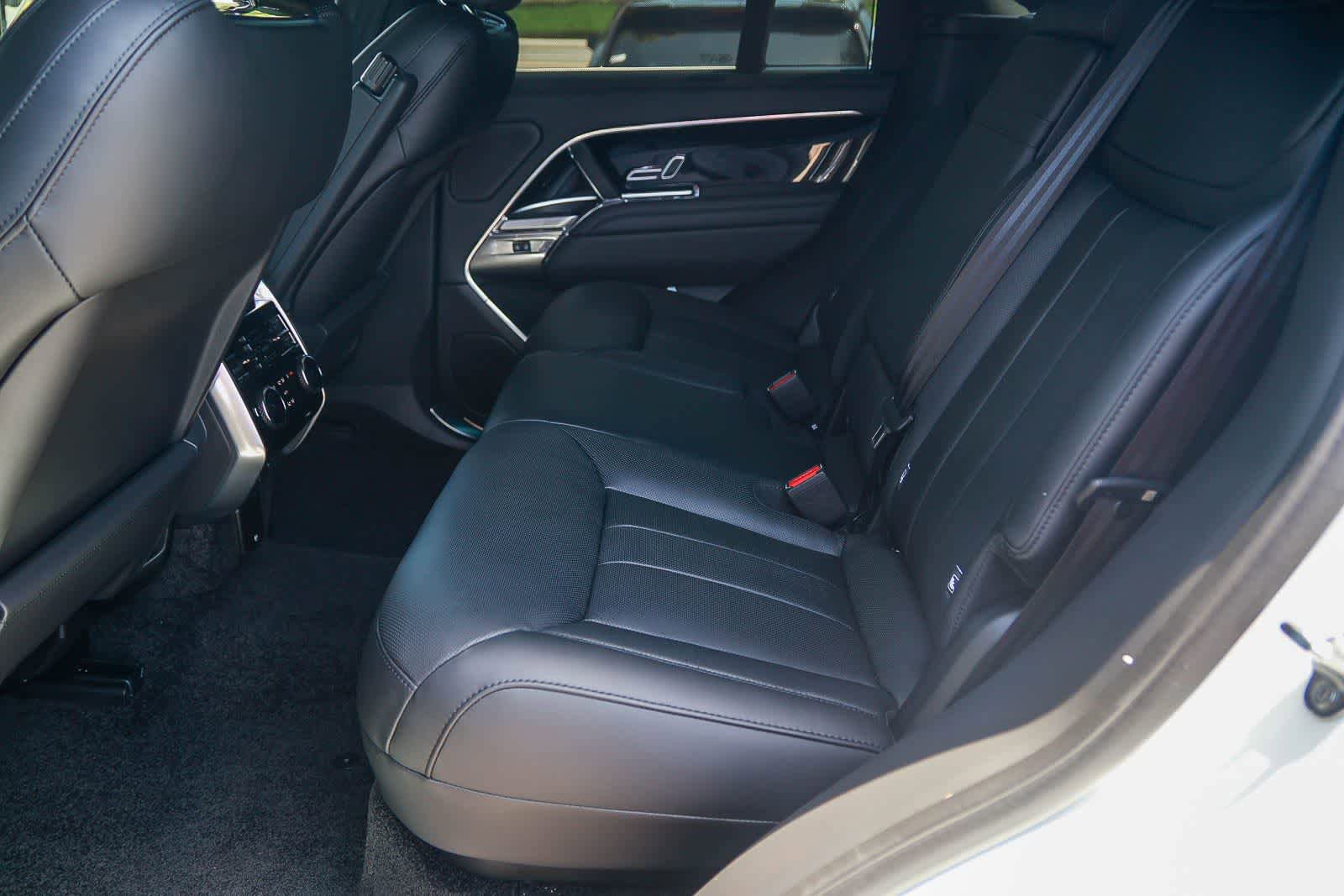 New 2026 Land Rover Range Rover SE AWD/4WD image 18