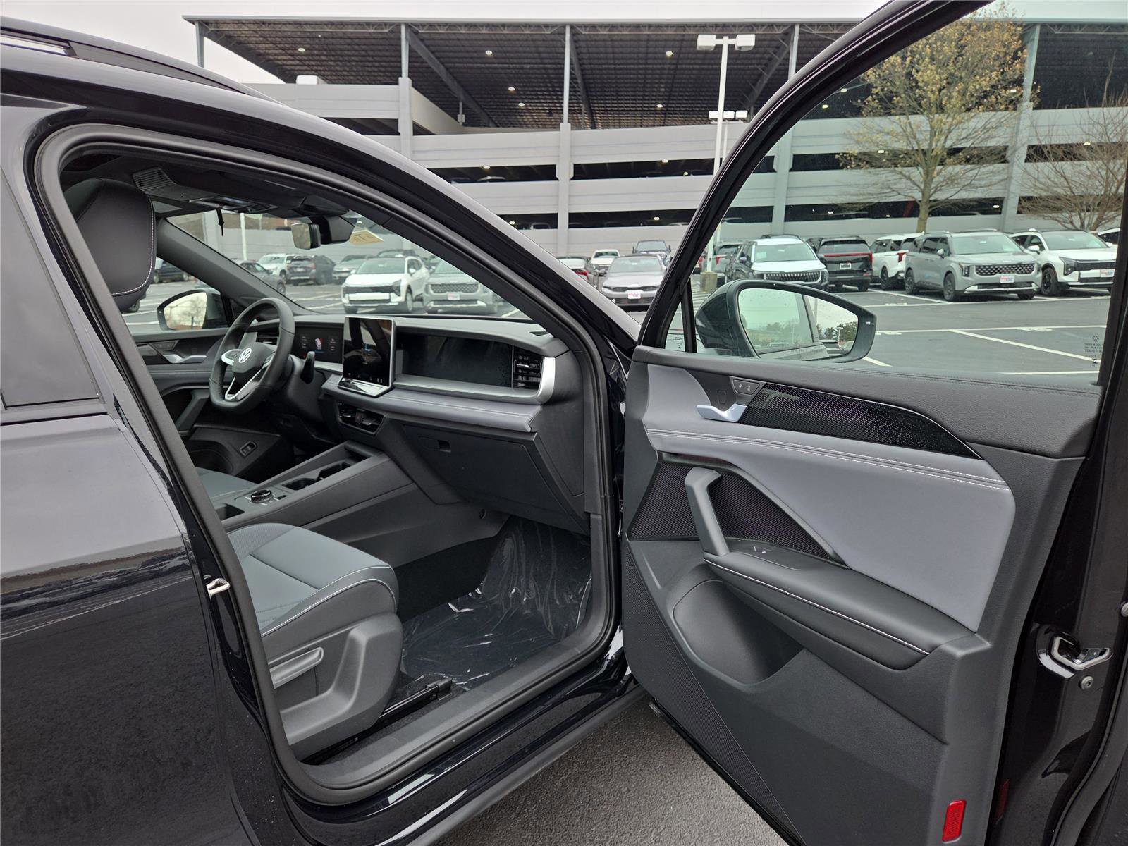 New 2026 Volkswagen Tiguan SE R-Line image 26