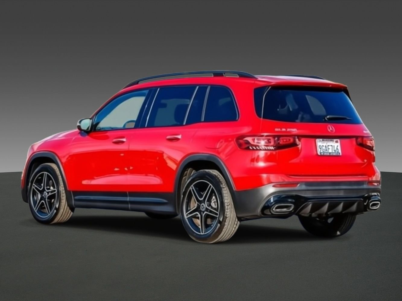 Used 2023 Mercedes-Benz GLB 250 4MATIC image 2