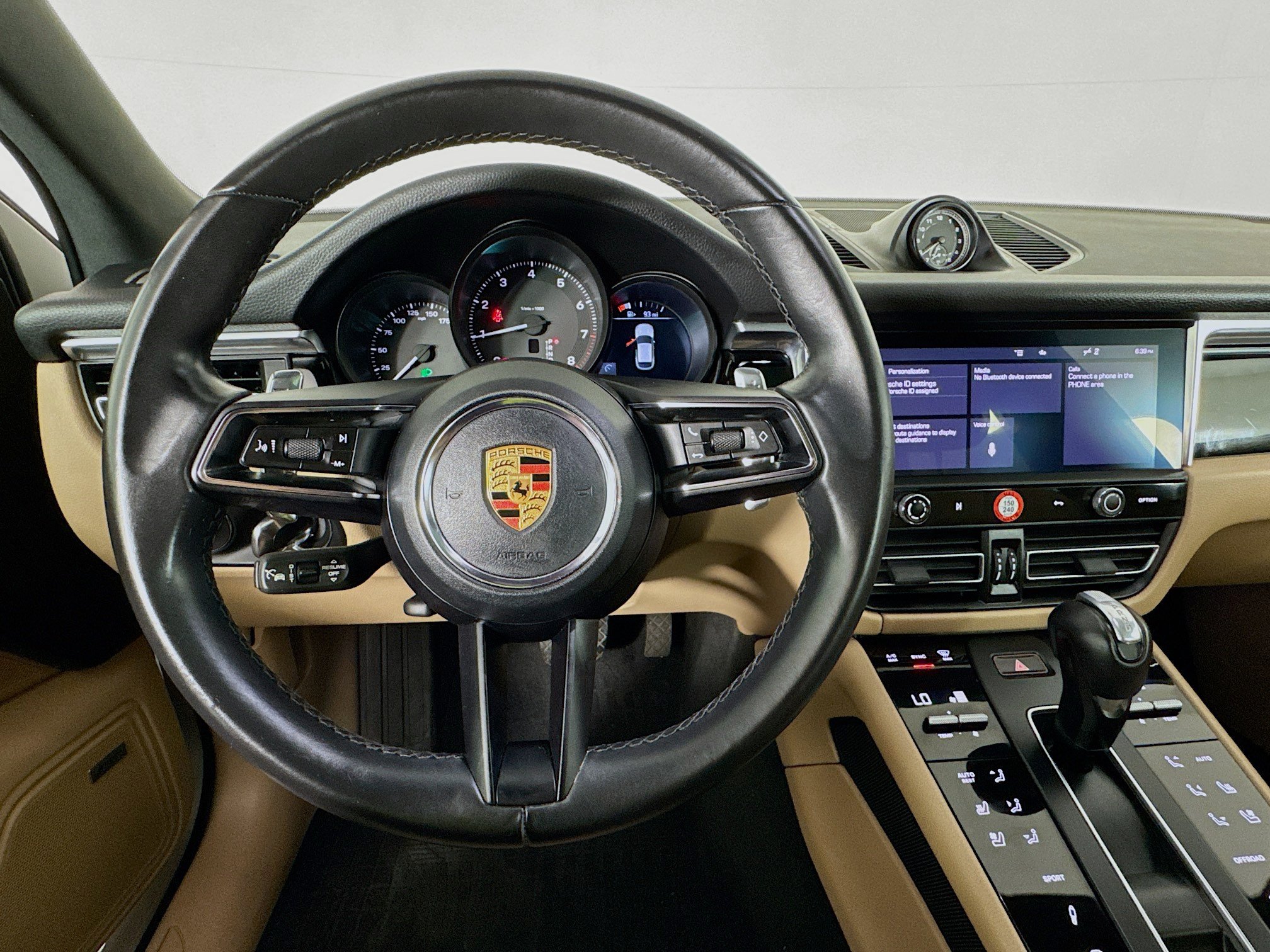 Used 2023 Porsche Macan AWD/4WD image 10