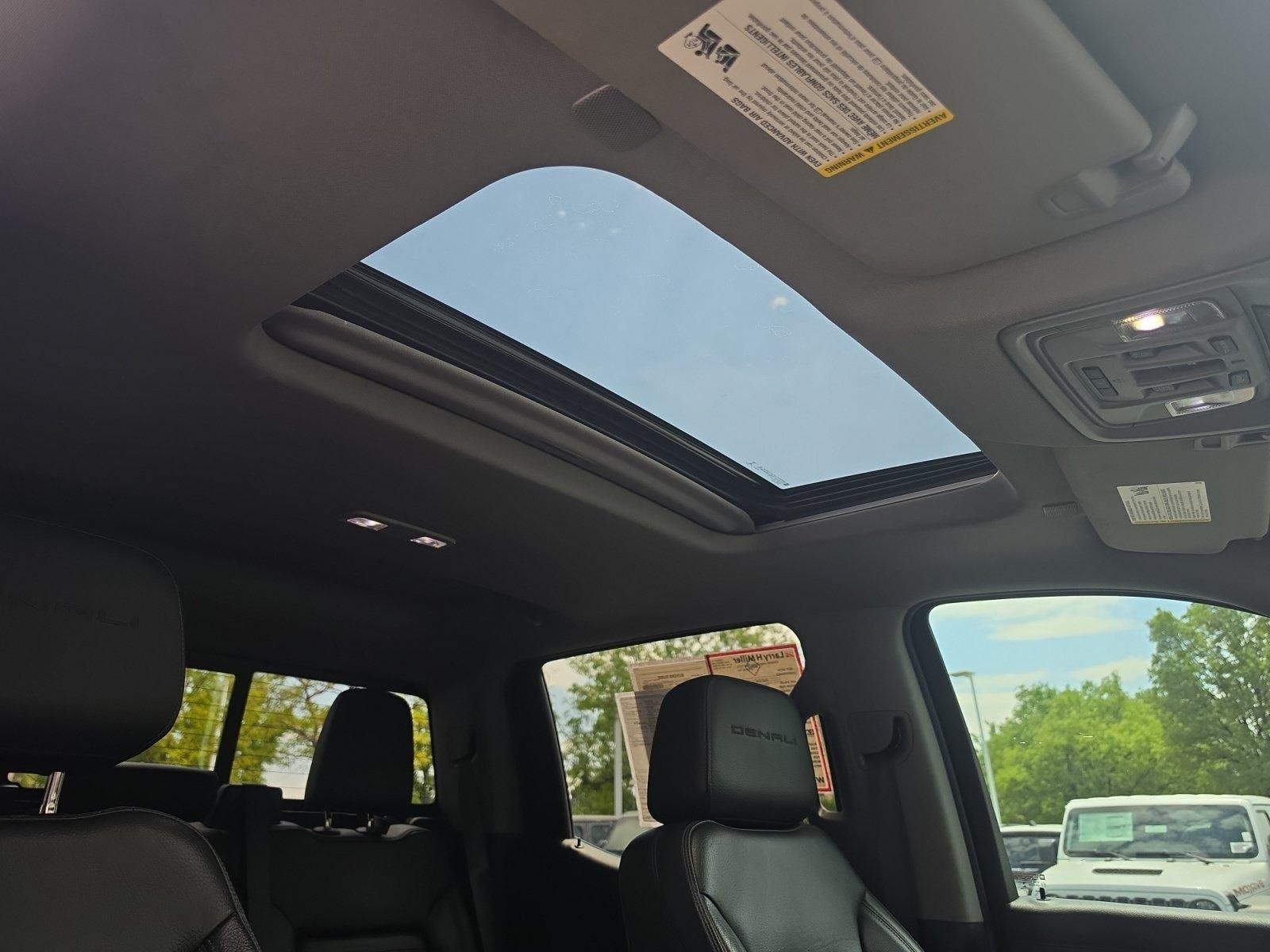 Used 2022 GMC Sierra 1500 Denali w/ Denali Premium Package AWD/4WD image 30