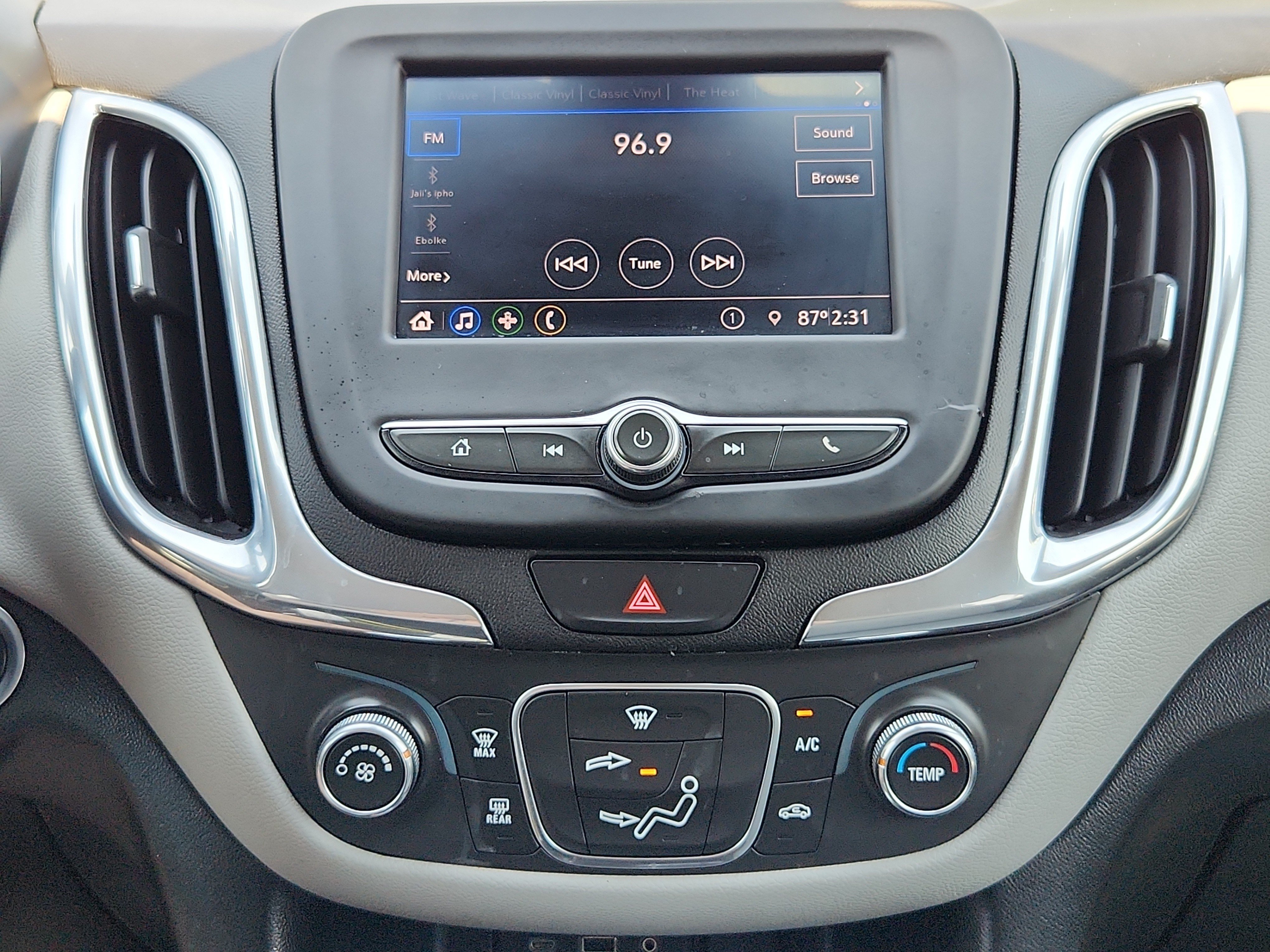 Used 2020 Chevrolet Equinox LT FWD image 23