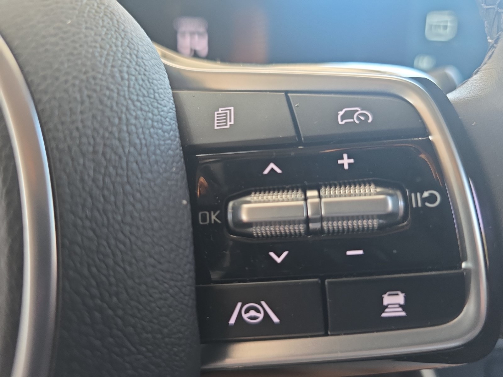 Used 2026 Kia Carnival EX FWD image 23