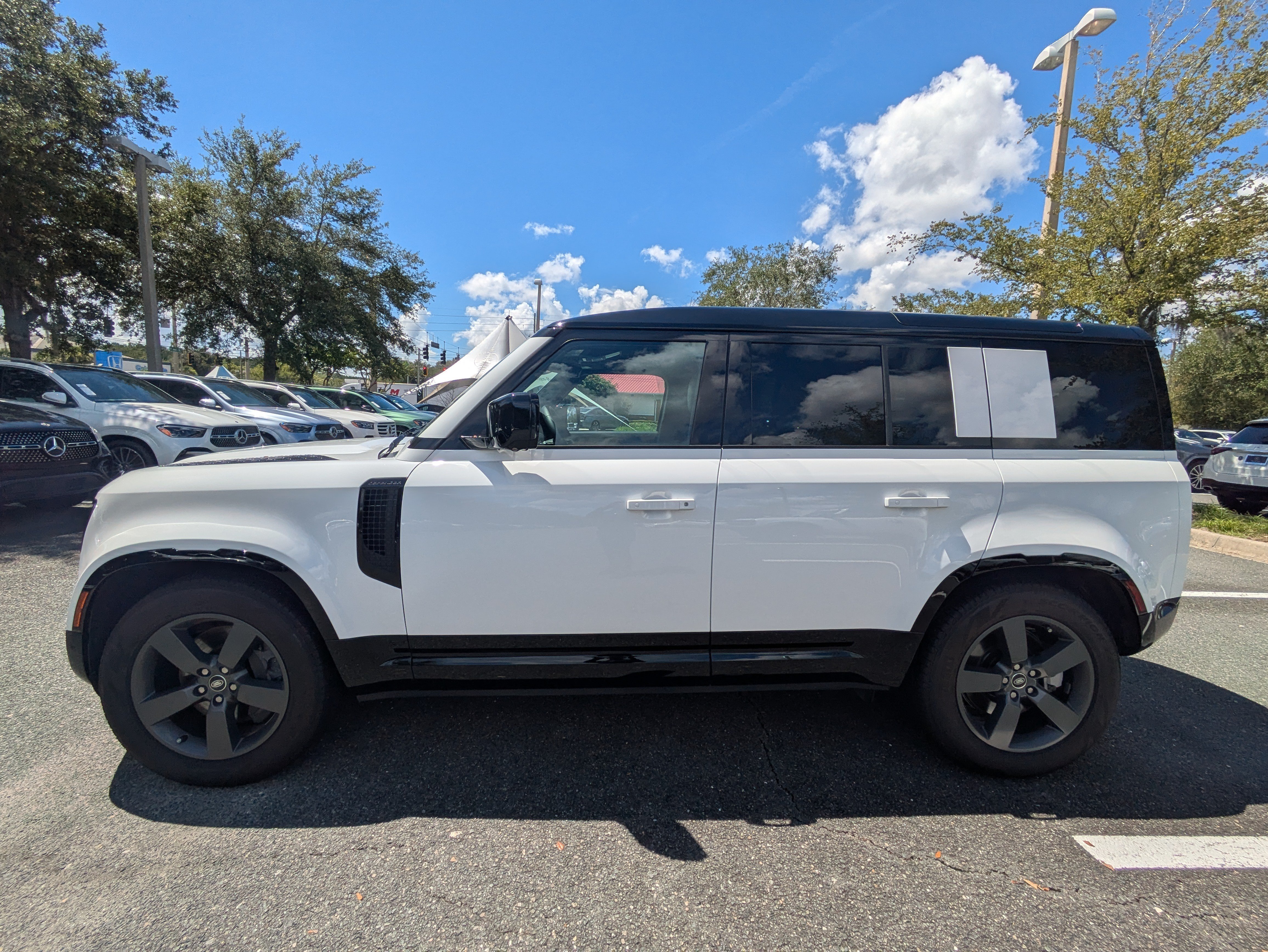 Used 2025 Land Rover Defender 110 X-Dynamic SE AWD/4WD image 6