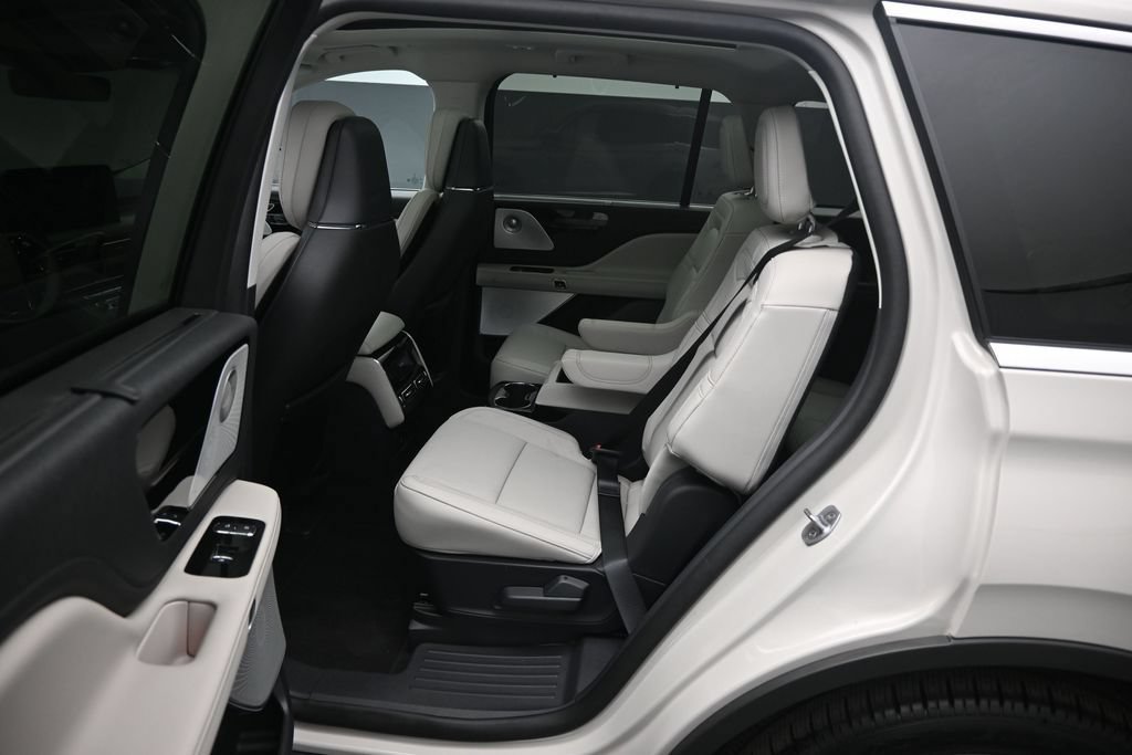 Used 2025 Lincoln Aviator Reserve w/ Equipment Group 201A AWD/4WD image 24