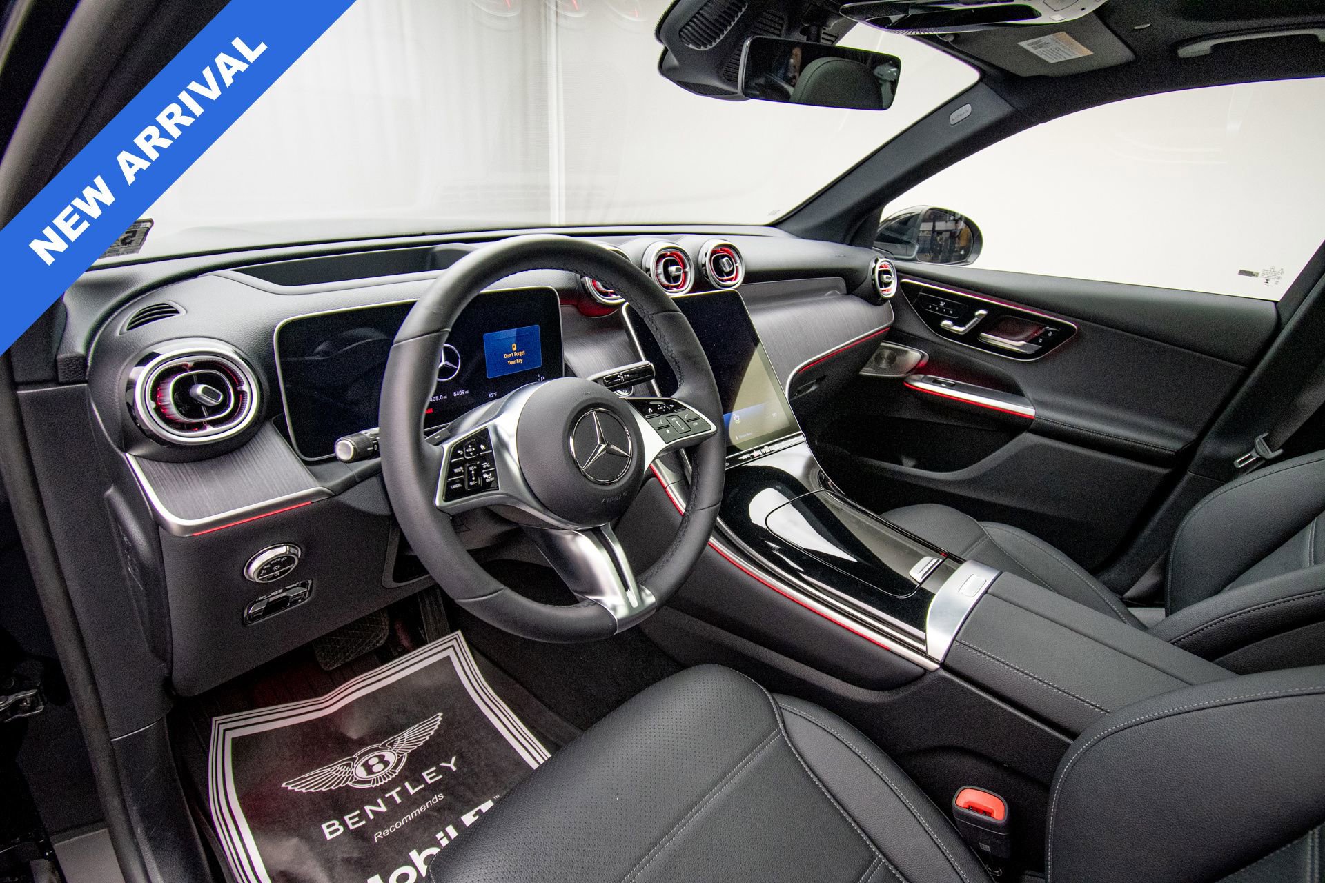 Used 2025 Mercedes-Benz GLC 300 4MATIC image 10