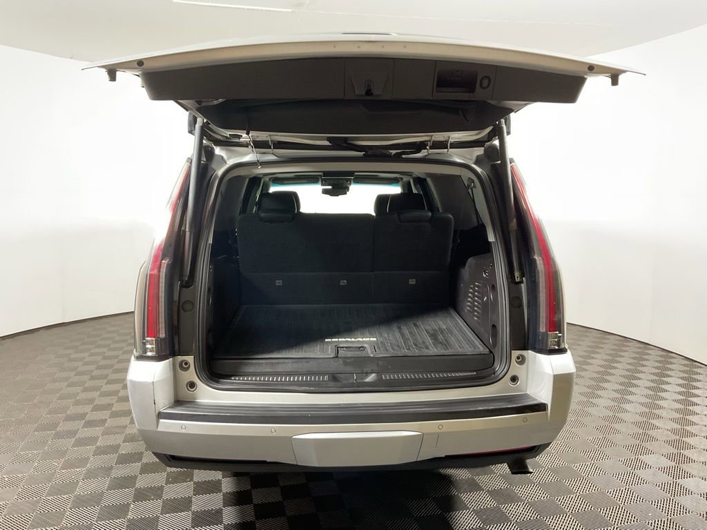 Used 2015 Cadillac Escalade ESV Luxury image 16