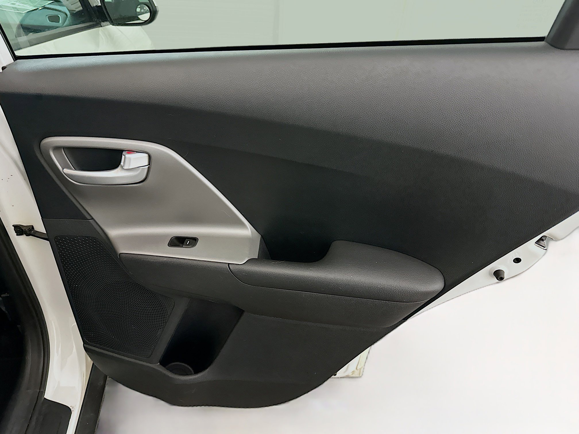 Used 2018 Kia Niro LX image 30