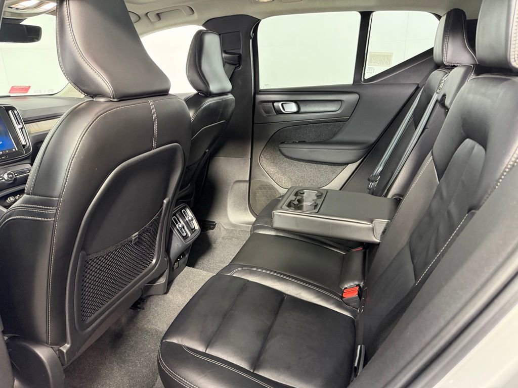 Used 2023 Volvo XC40 B5 Plus w/ Climate Package image 28